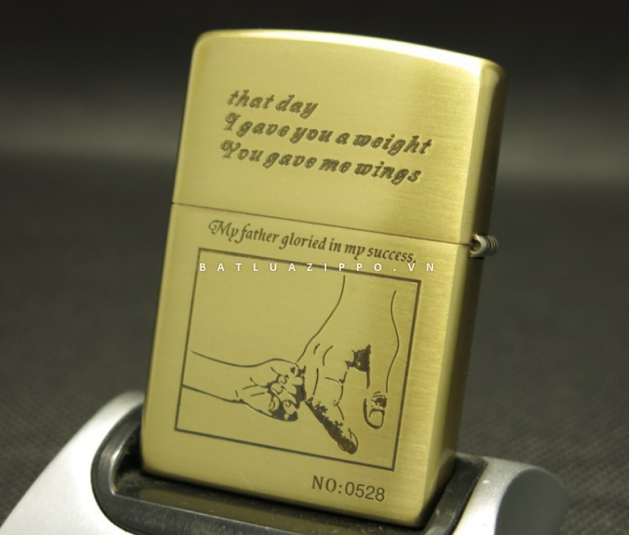 Bật lửa Zippo chính hãng đồng nhẹ khắc ngày của bố vô cùng ý nghĩa