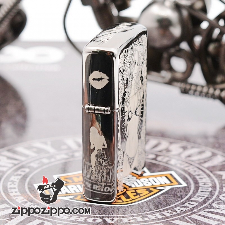 Zippo đen bóng cô gái gợi cảm