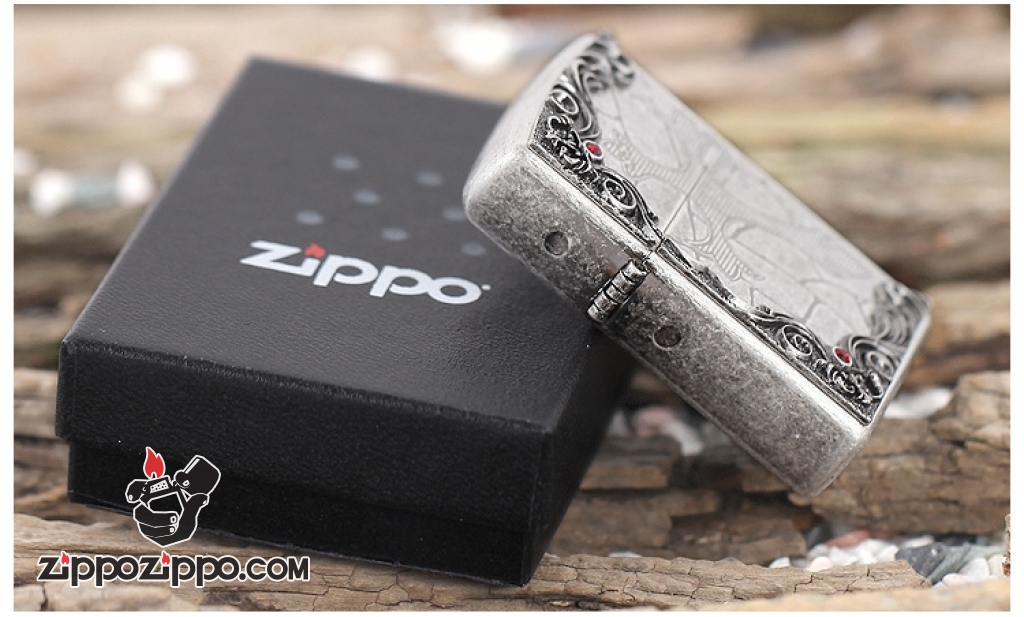 Zippo mạ bạc cổ khắc thánh xuất hàn