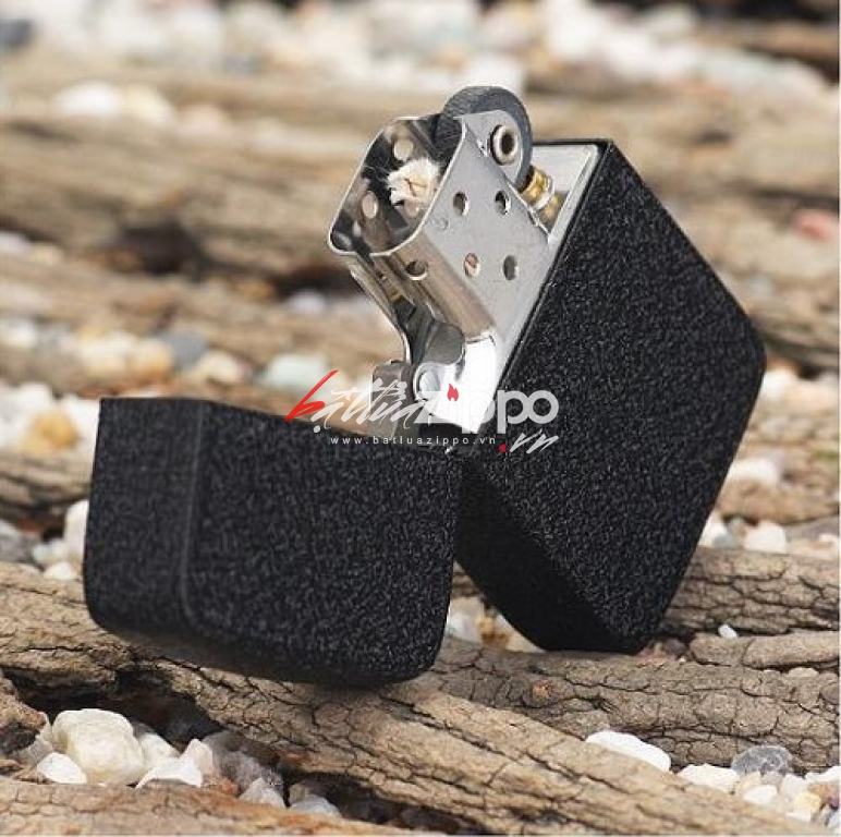 Bật Lửa Zippo 1941 Sơn Tĩnh Điện Đen Nhám - SKU 28582 – Zippo 1941 Replica Black Crackle Lighter