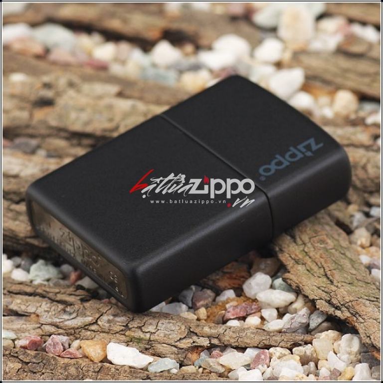 Bật Lửa Zippo Sơn Tĩnh Điện Màu Đen Logo Zippo- Sku 218ZL – Zippo Black Matte with Zippo Logo
