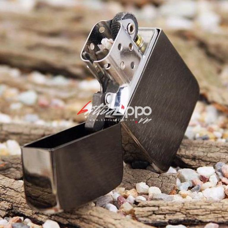 Bật Lửa Zippo 1941 Mạ Chrome Vân Ngang Màu Đen - SKU 24096 – Zippo Replica 1941 Black Ice
