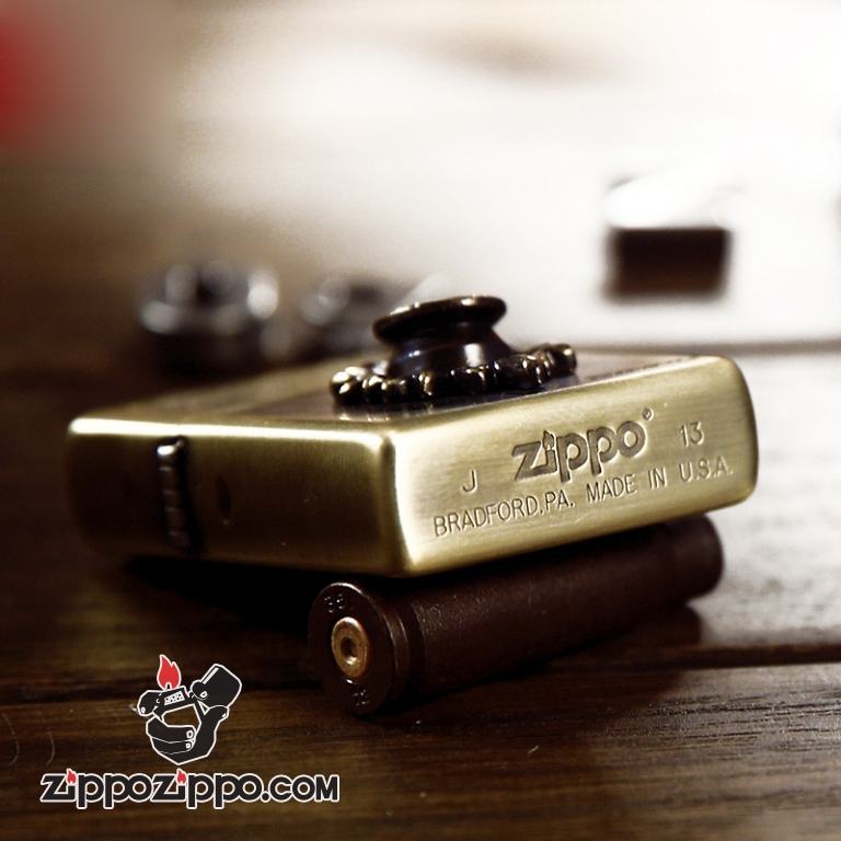 Bật lửa Zippo khắc nổi hình viên đạn