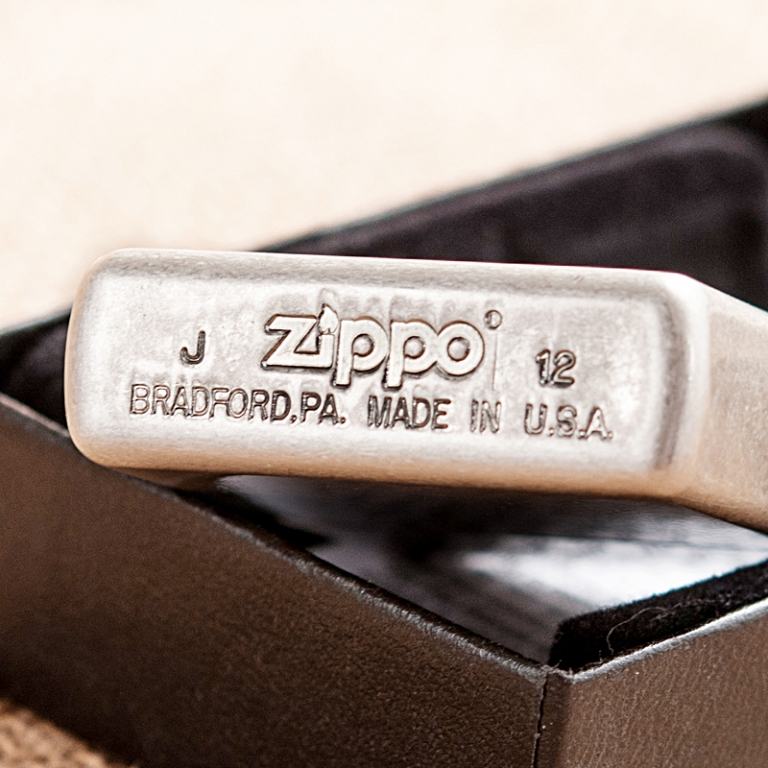 Bật lửa Zippo phiên bản bạc cổ khắc hình cá