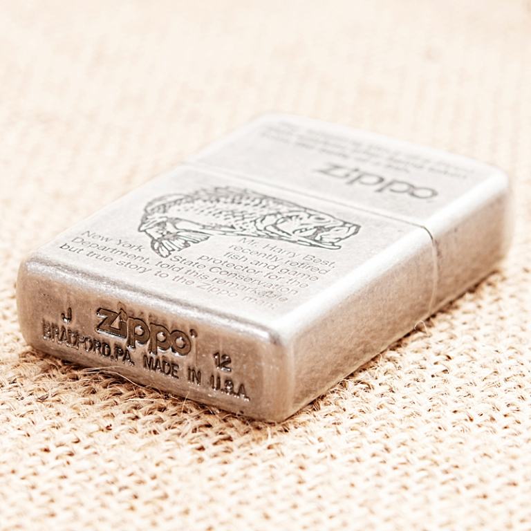 Bật lửa Zippo phiên bản bạc cổ khắc hình cá