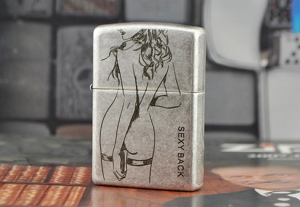 Bật lửa Zippo bạc cổ phiên bản Bad Girl