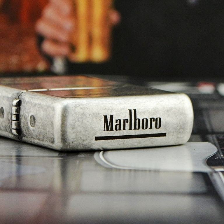 Bật lửa Zippo cổ bạc phiên bản Marlboro Light