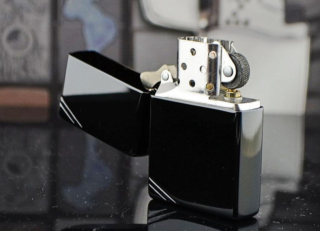 Bật lửa Zippo phiên bản Cutaway Titan