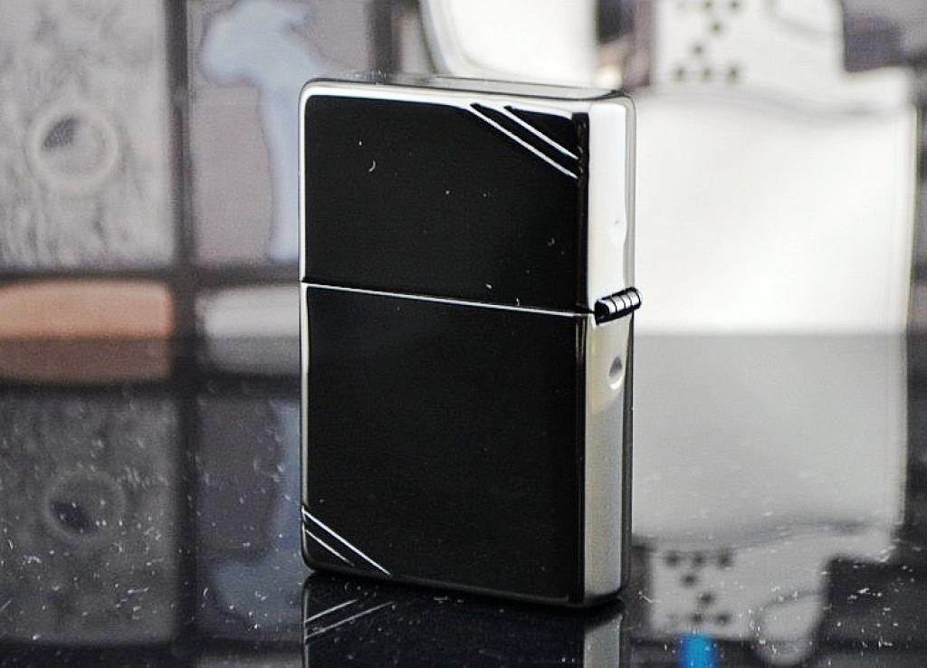 Bật lửa Zippo phiên bản Cutaway Titan