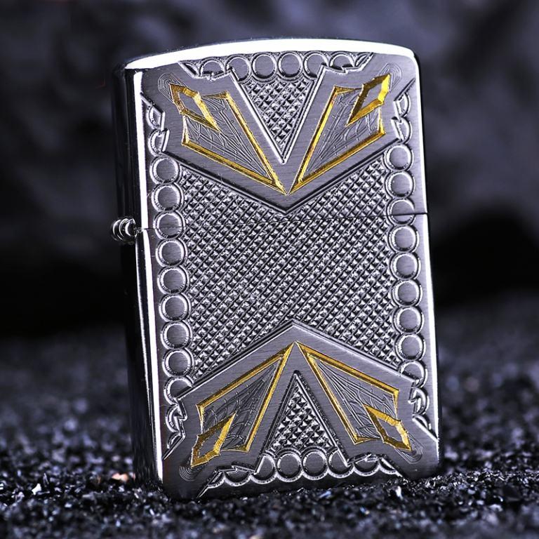 Zippo Chính Hãng Bạc Khắc 4 Mũi Giáo ở 4 góc vỏ dày