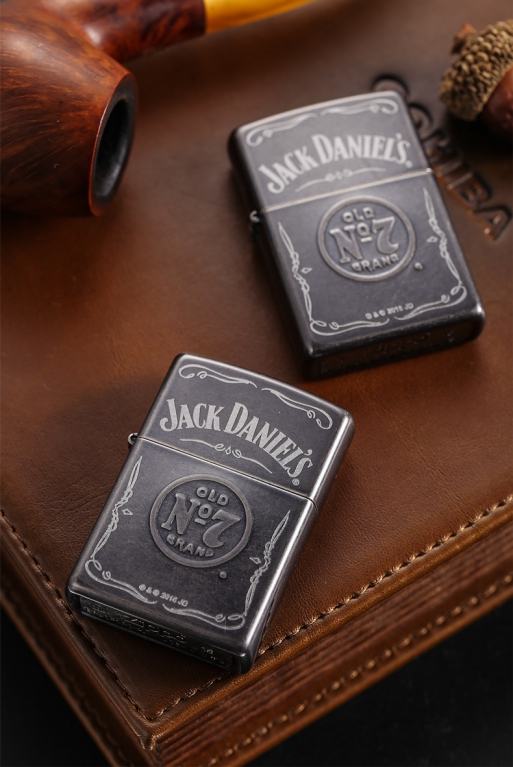 Zippo Chính Hãng Màu Xám Hình Rượu Vang Jack Daniel