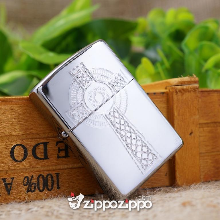 Bật lửa zippo mầu bạc khắc chữ thập
