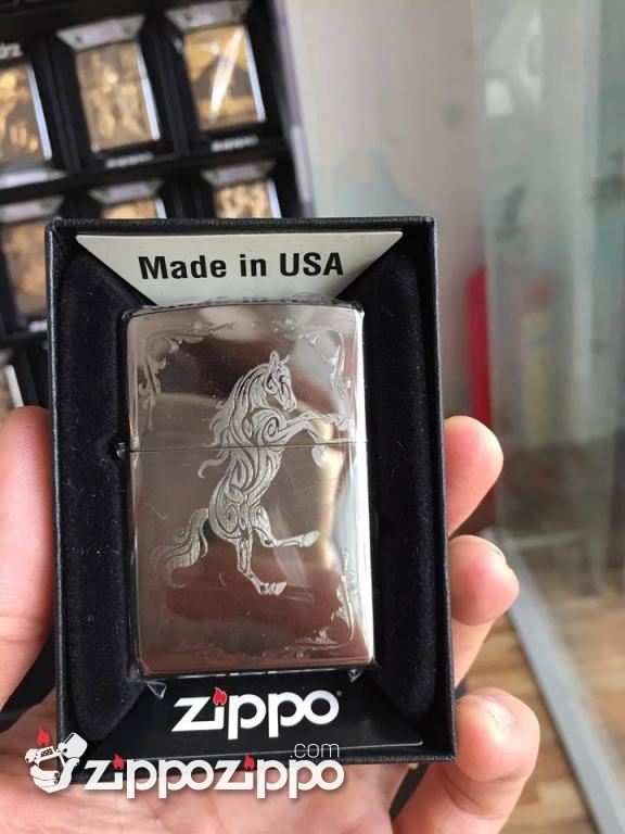 Bật lửa zippo bạc khắc ngựa mầu trắng