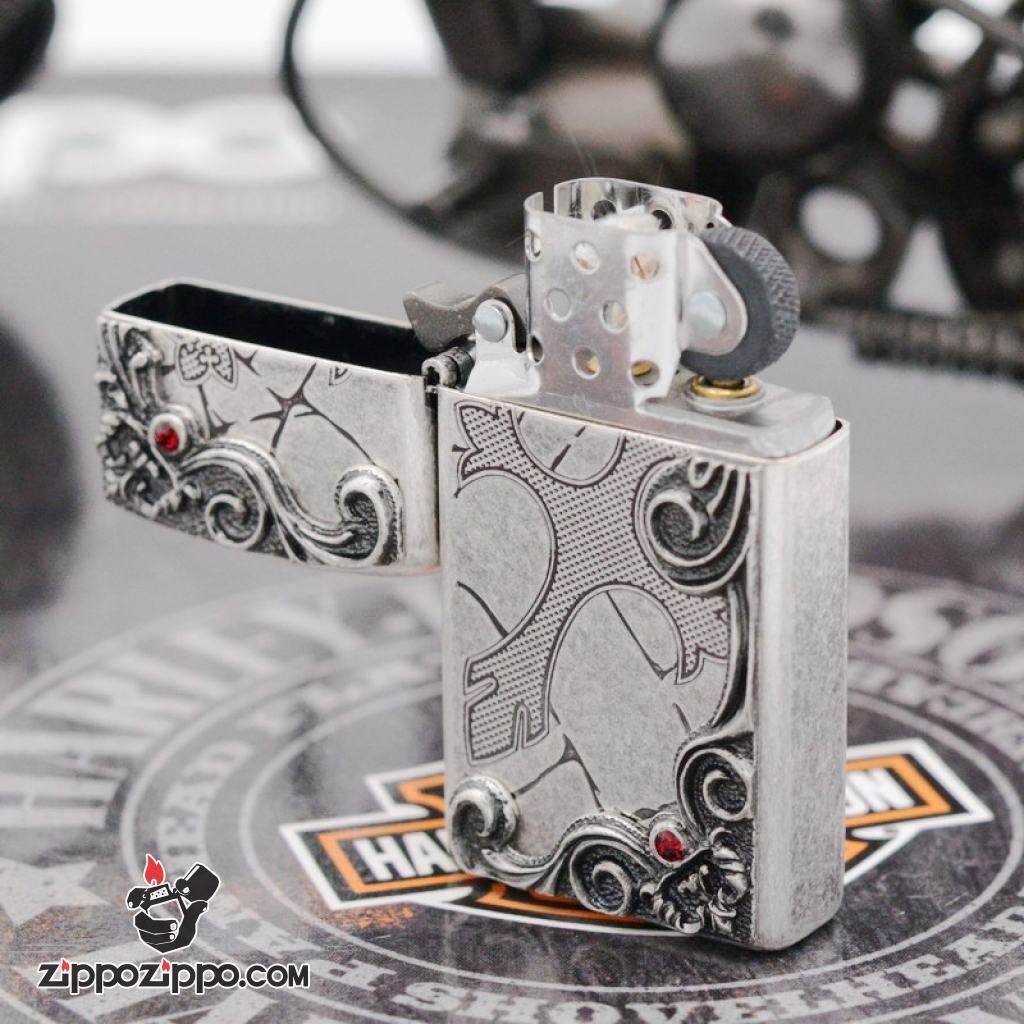 Zippo mạ bạc cổ khắc thánh giá bản slim