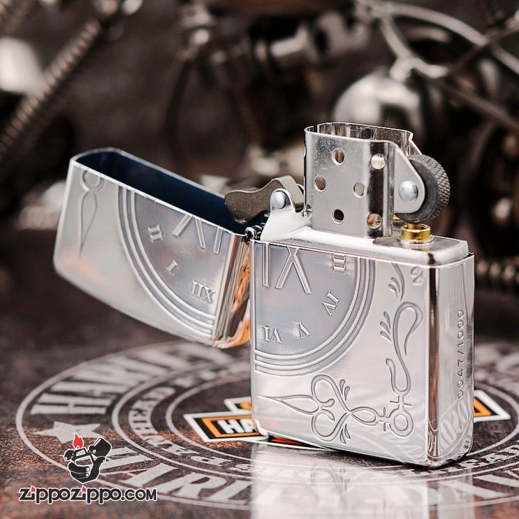 Bật lửa Zippo mạ bạc chuông đồng hồ cổ