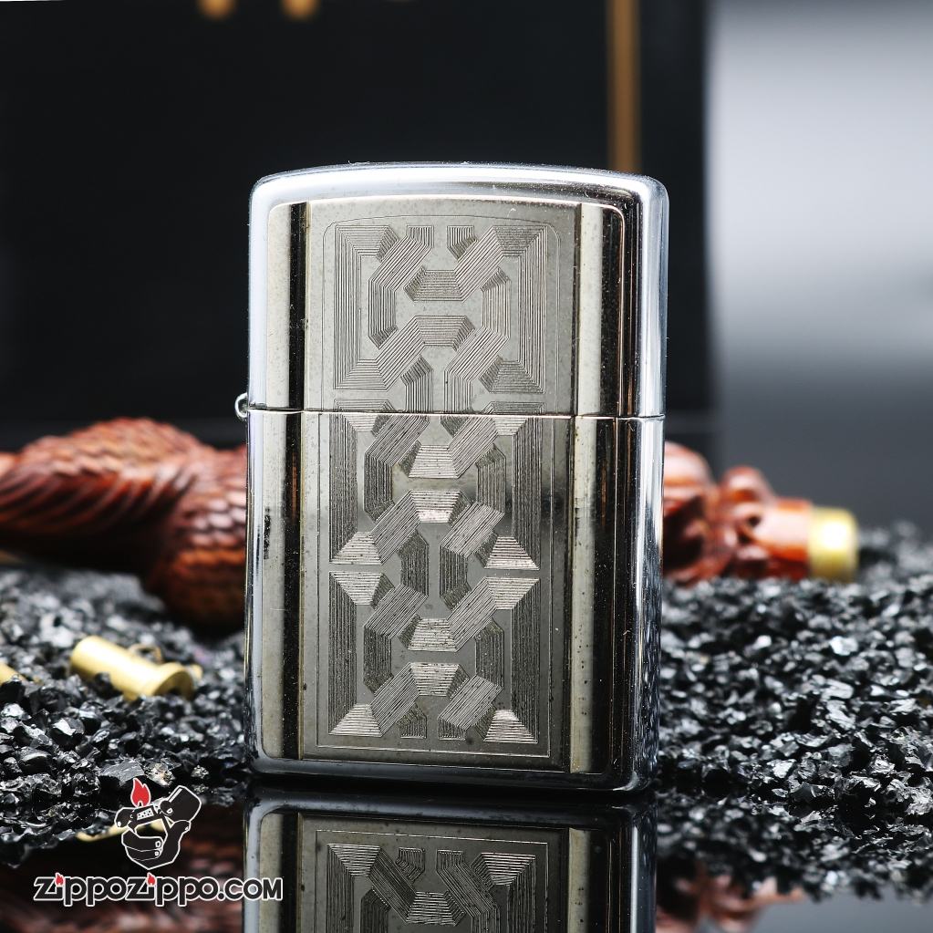Bật Lửa Zippo Cổ Bóng trắng nổi ô sọc XVI ( 2000 )
