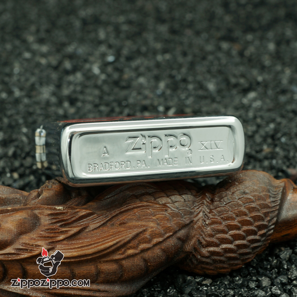 Zippo cổ mầu bạc có hình mũ bóng bầu dục buccaneer viền đỏ