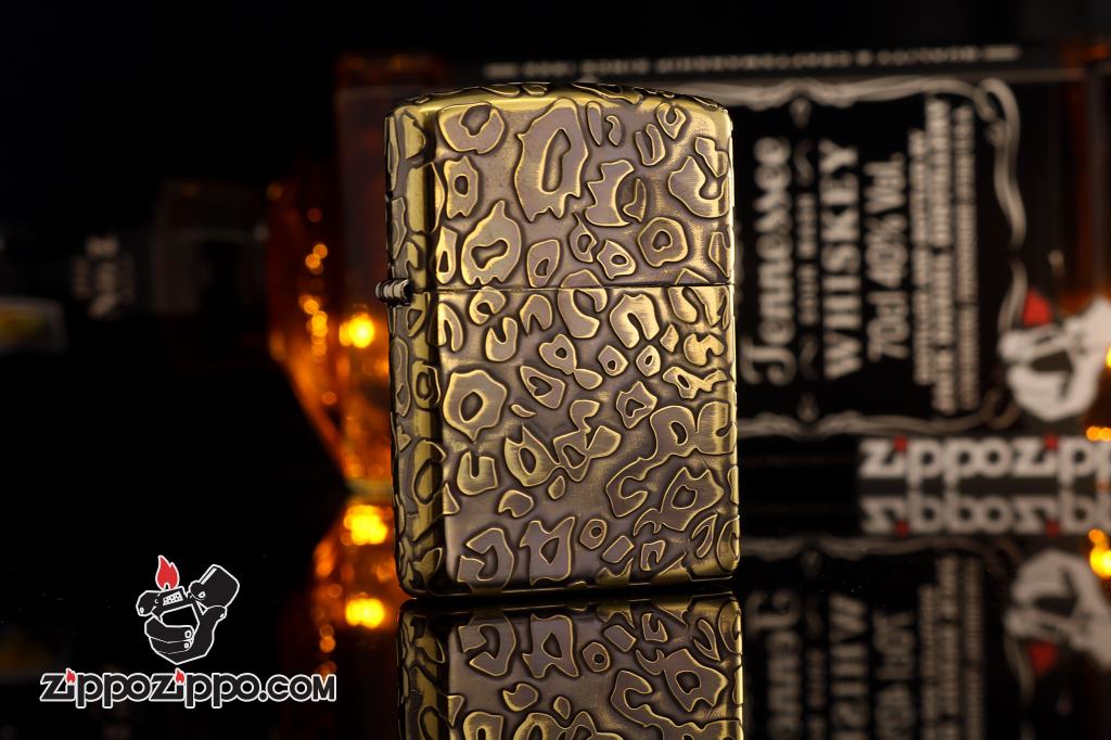 Bật lửa Zippo đồng nguyên khối dập họa tiết da báo