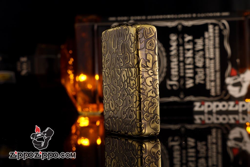 Bật lửa Zippo đồng nguyên khối dập họa tiết da báo