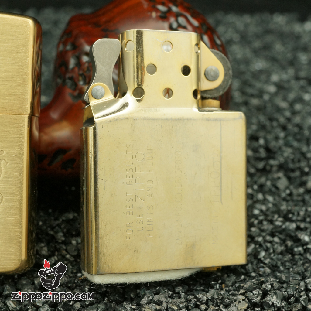Zippo cổ Jack Daniel's đồng nguyên chất sản xuất năm 1994