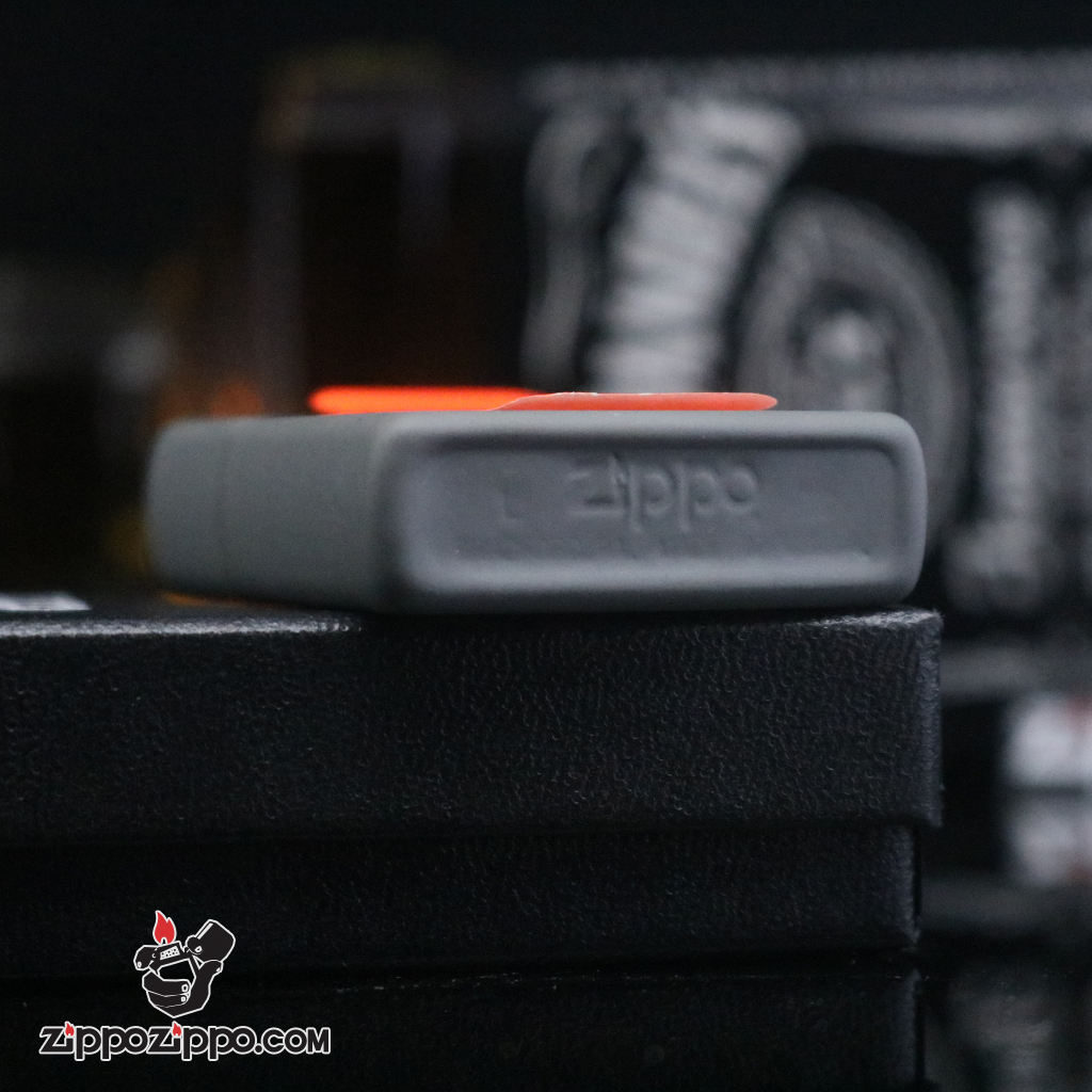 Zippo đời la mã sản xuất năm 1994 xám viền đỏ