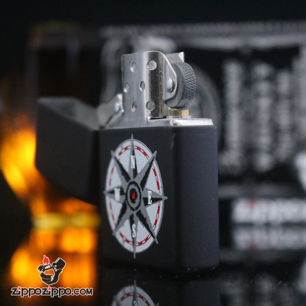 Zippo đời la mã sản xuất năm 1998 hình la bàn