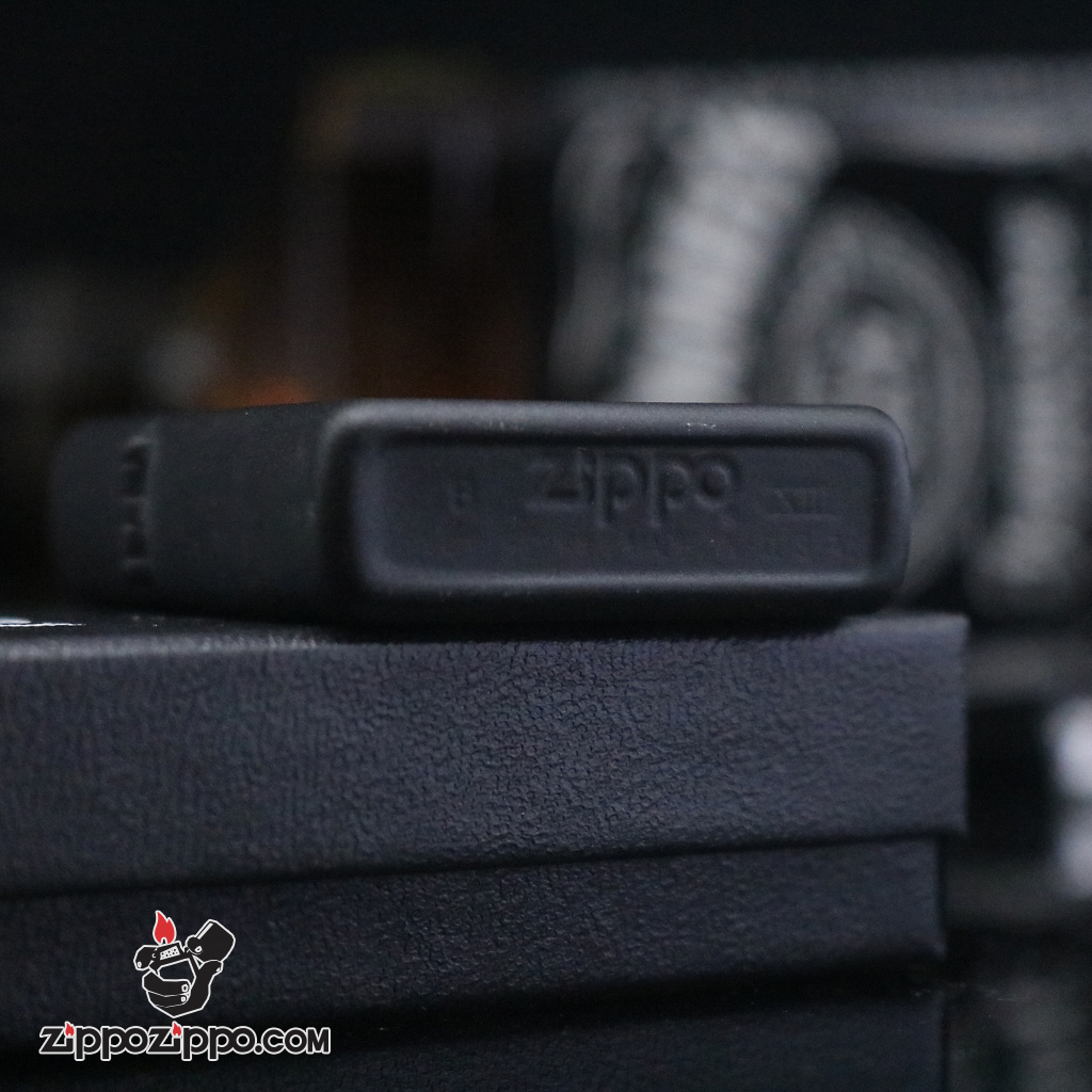 Zippo đời la mã sản xuất năm 1998 hình la bàn