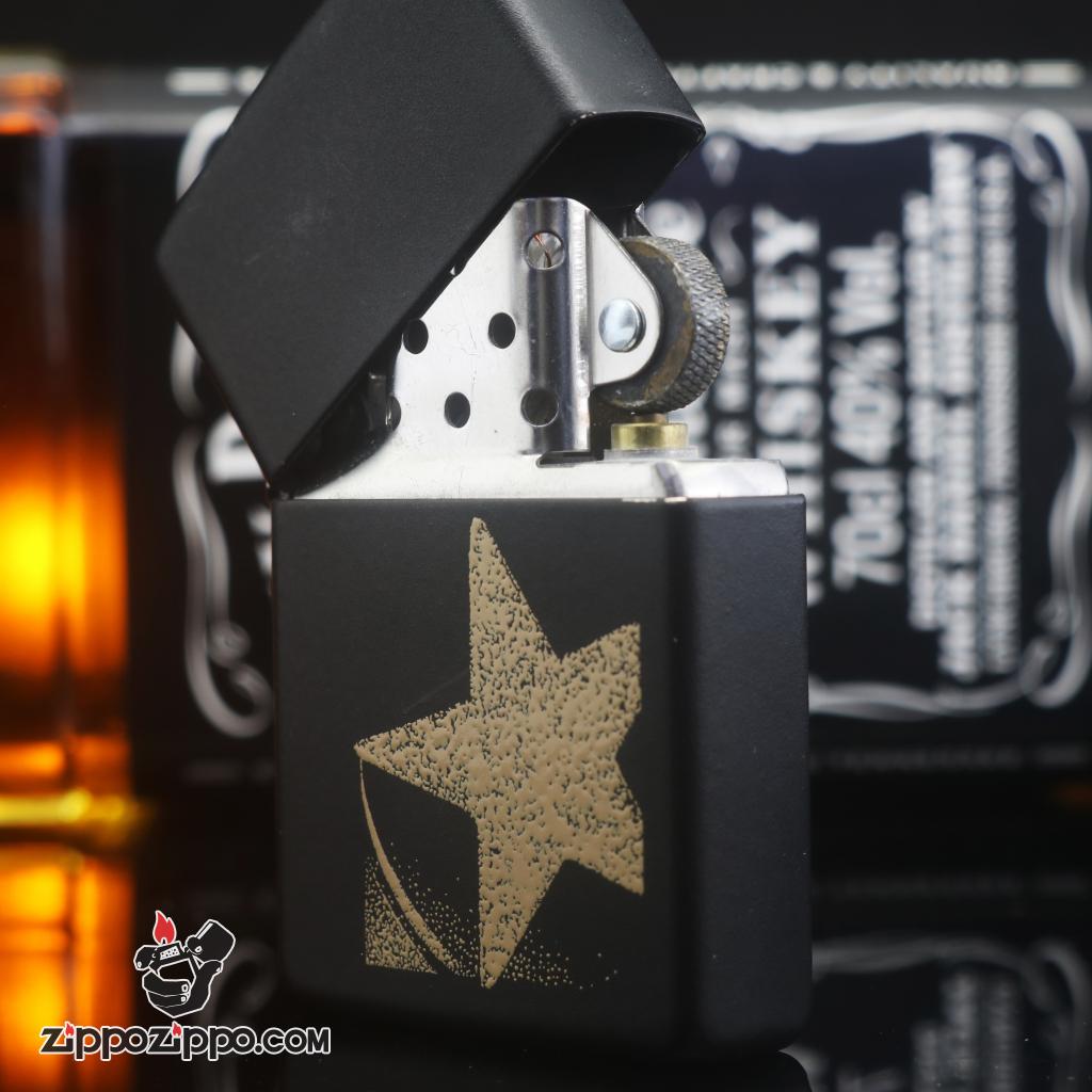 Zippo đời la mã sản xuất 1997 sơn đen hình ngôi sao