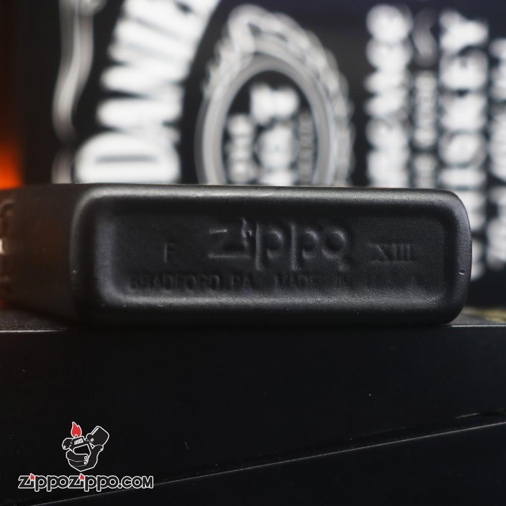Zippo đời la mã sản xuất 1997 sơn đen hình ngôi sao