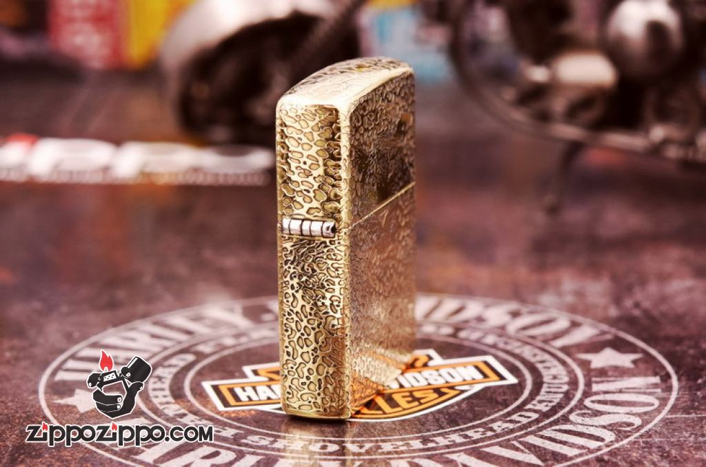 Bật lửa Zippo đồng khối khắc báo đốm