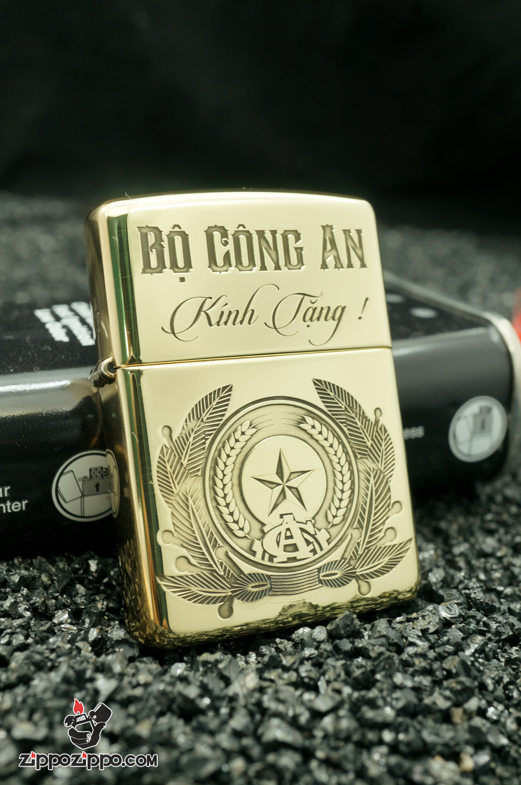 zippo đồng nguyên chất khắc sâu bộ công an kính tặng bản mới
