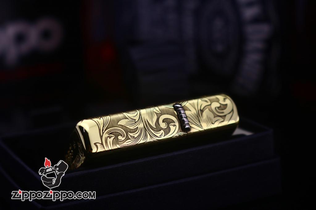Bật Lửa Zippo Phiên Bản Chạm Khắc Nổi Hoa Văn Bao Quanh  B-W Amor
