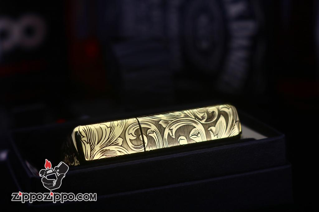 Bật Lửa Zippo Phiên Bản Chạm Khắc Nổi Hoa Văn Bao Quanh  B-W Amor