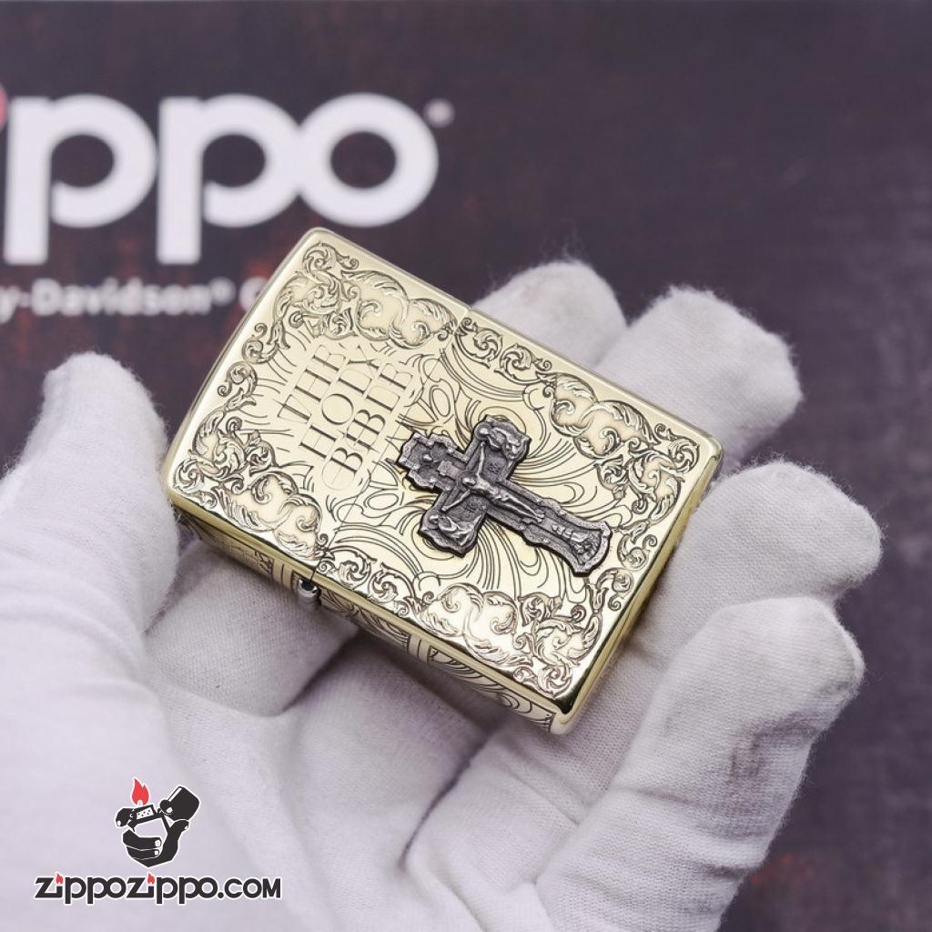 Bật Lửa Zippo Khắc Chữ Thập Và Kinh Thánh Màu Vàng Bản Ốp Nổi
