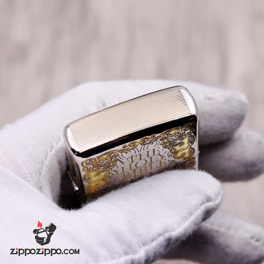 Bật Lửa Zippo Khắc Chữ Thập Và Kinh Thánh Màu Bạc Bản Ốp Nổi