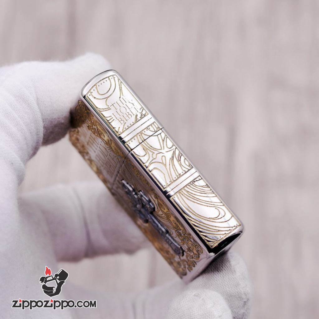 Bật Lửa Zippo Khắc Chữ Thập Và Kinh Thánh Màu Bạc Bản Ốp Nổi