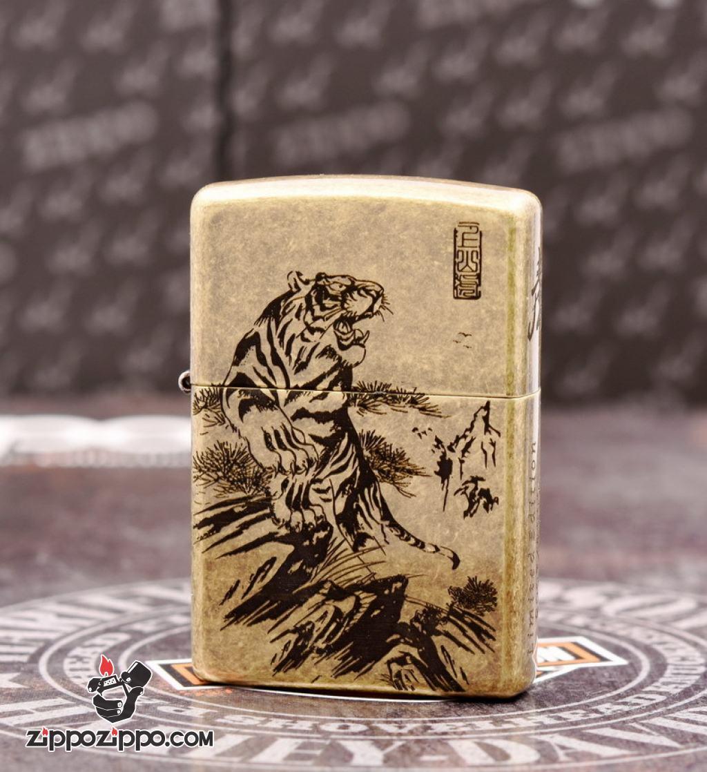 Bật Lửa Zippo Mạ Antique Brass Khắc Chúa Sơn Lâm