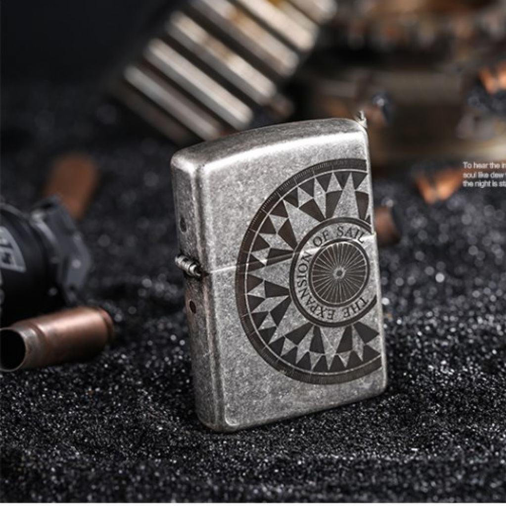 Bật Lửa Zippo Chính Hãng Khắc Bản Đồ Và La Bàn Mạ Antique Silver
