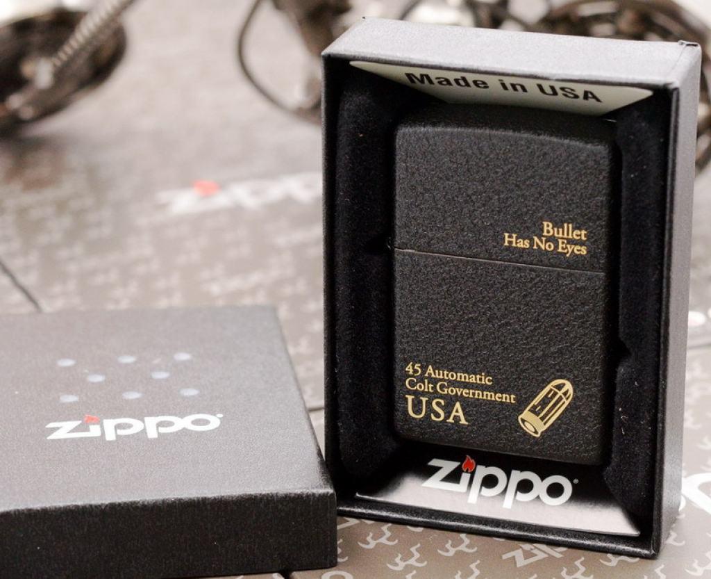 Bật Lửa Zippo Đen Nhám Khắc Hình Viên Đạn