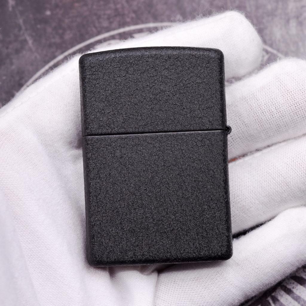 Bật Lửa Zippo Đen Nhám Khắc Huy Hiệu Ma Tốc Độ