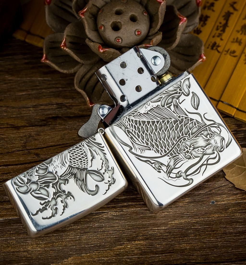 Bật Lửa Zippo Bạc Nguyên Khối Cao Cấp Khắc Cá Chép Trong Đầm Sen