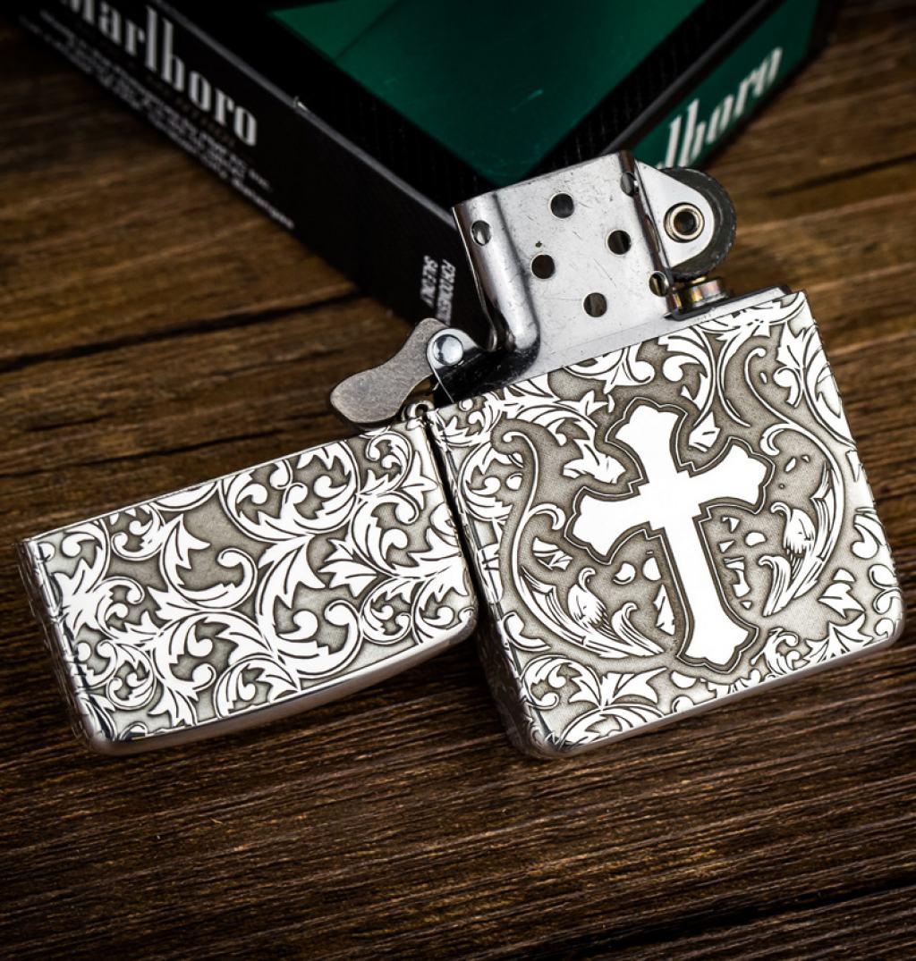 Bật Lửa Zippo Bạc Nguyên Khối Cao Cấp Khắc Hoa Văn Xung Quanh Thánh Giá Phiên Bản 1941