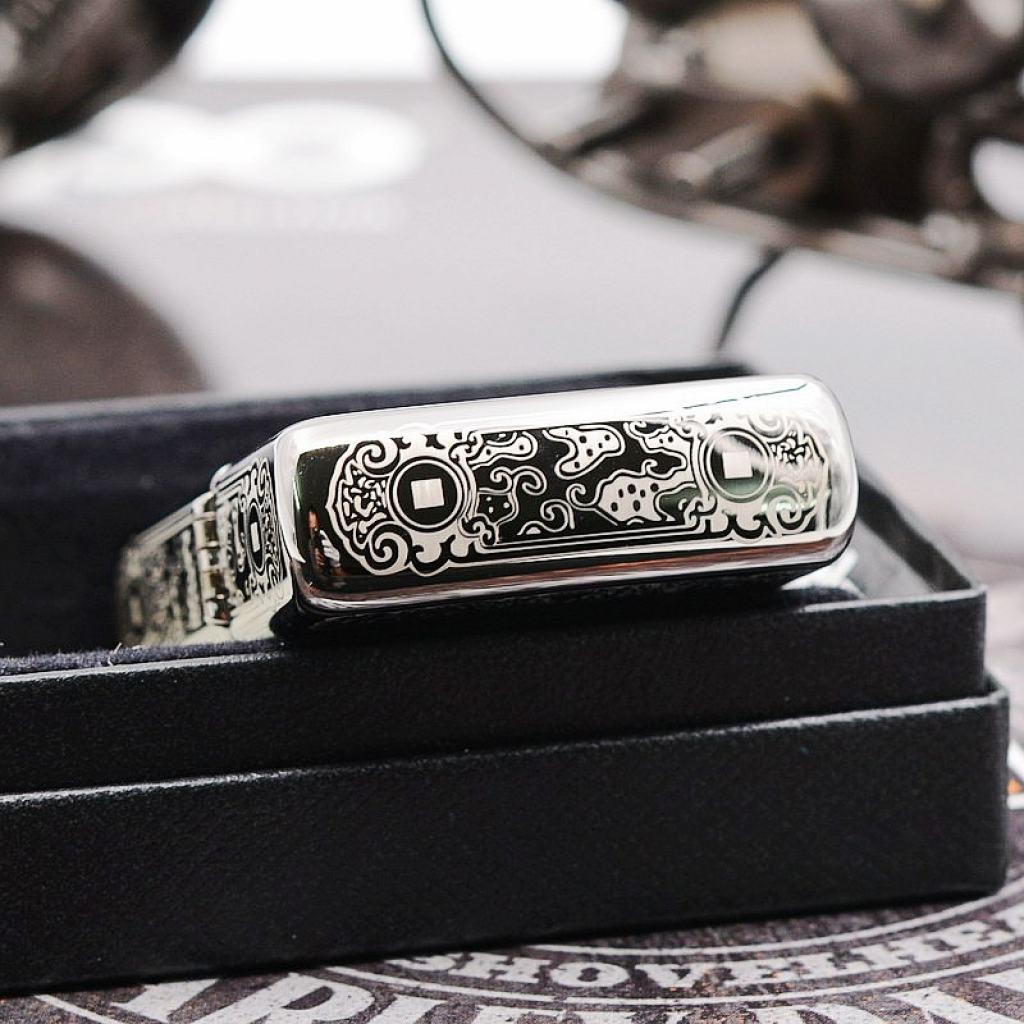 Bật Lửa Zippo Chính Hãng Khắc Tỳ Hưu Cưỡi Đồng Xu Đen Bóng