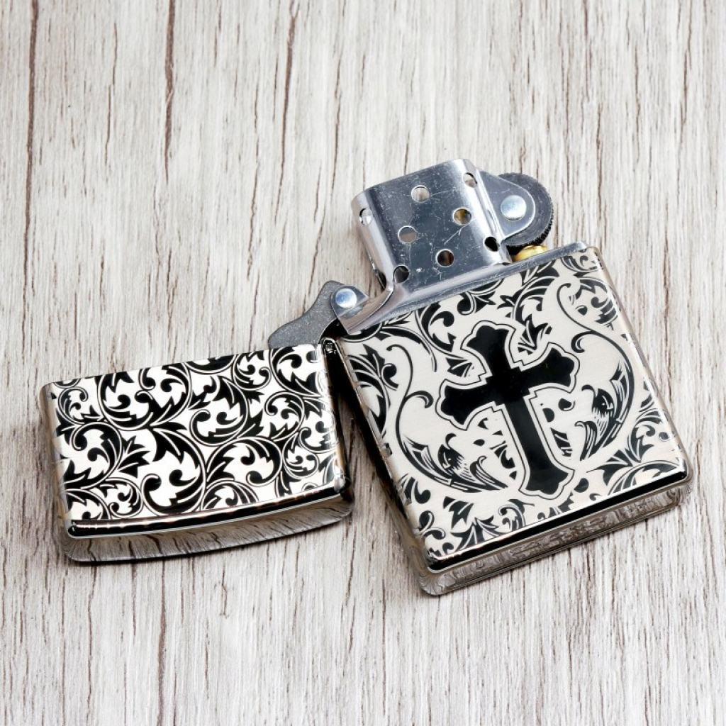 Bật Lửa Zippo Chính Hãng Khắc Hoa Văn Thánh Giá Đen Bóng