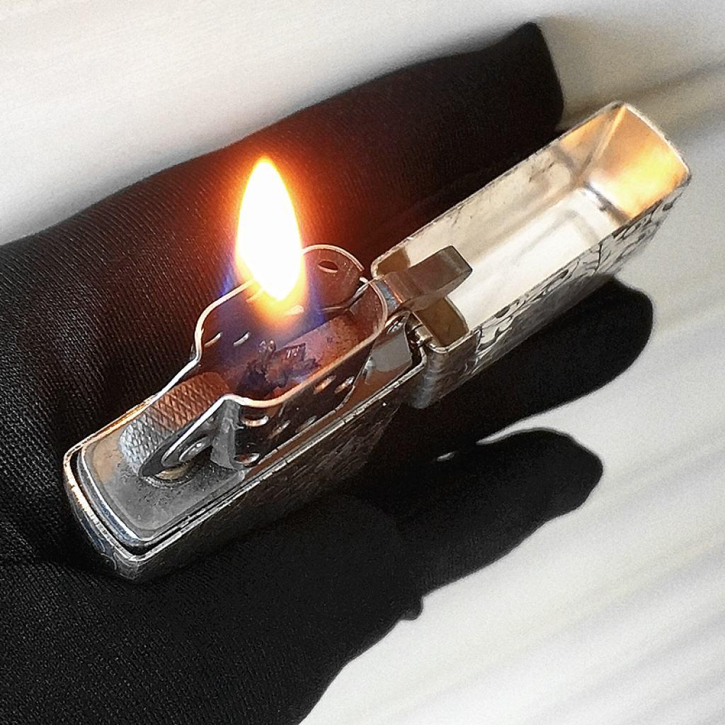 Bật Lửa Zippo Bạc Nguyên Khối Khắc Lô Gô Marlboro Bản Vỏ Mỏng