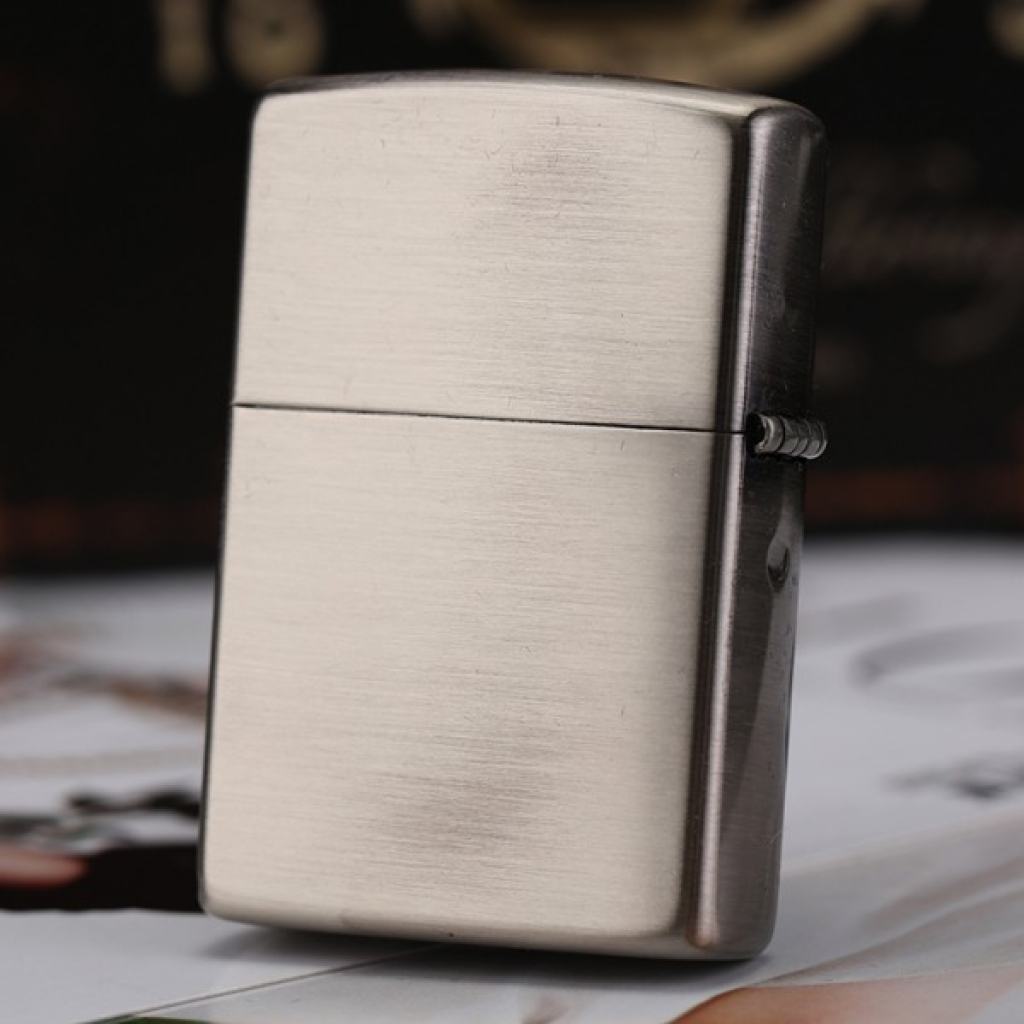 Bật Lửa Zippo Chính Hãng Phiên Bản Xuất Nhật Ốp Viên Đạn Cổ Điển Màu Bạc