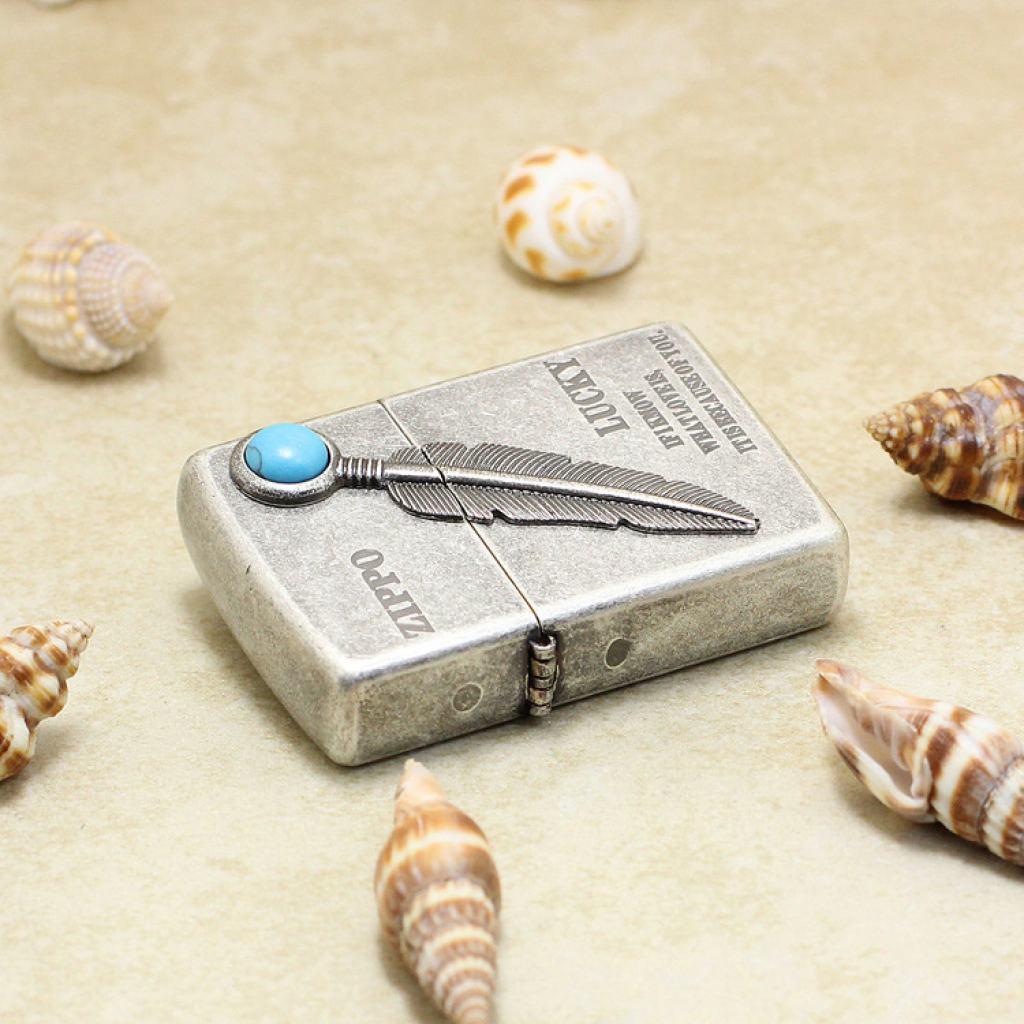 Bật Lửa Zippo Bạc Cổ Xưa Ốp Lông Vũ Gắn Ngọc Lam