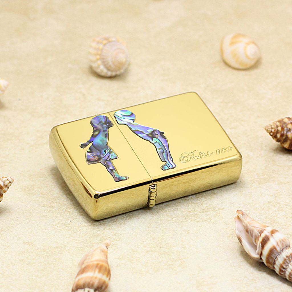 Bật Lửa Zippo Mạ Vàng Khảm Trai Xanh Nụ Hôn Tình Yêu