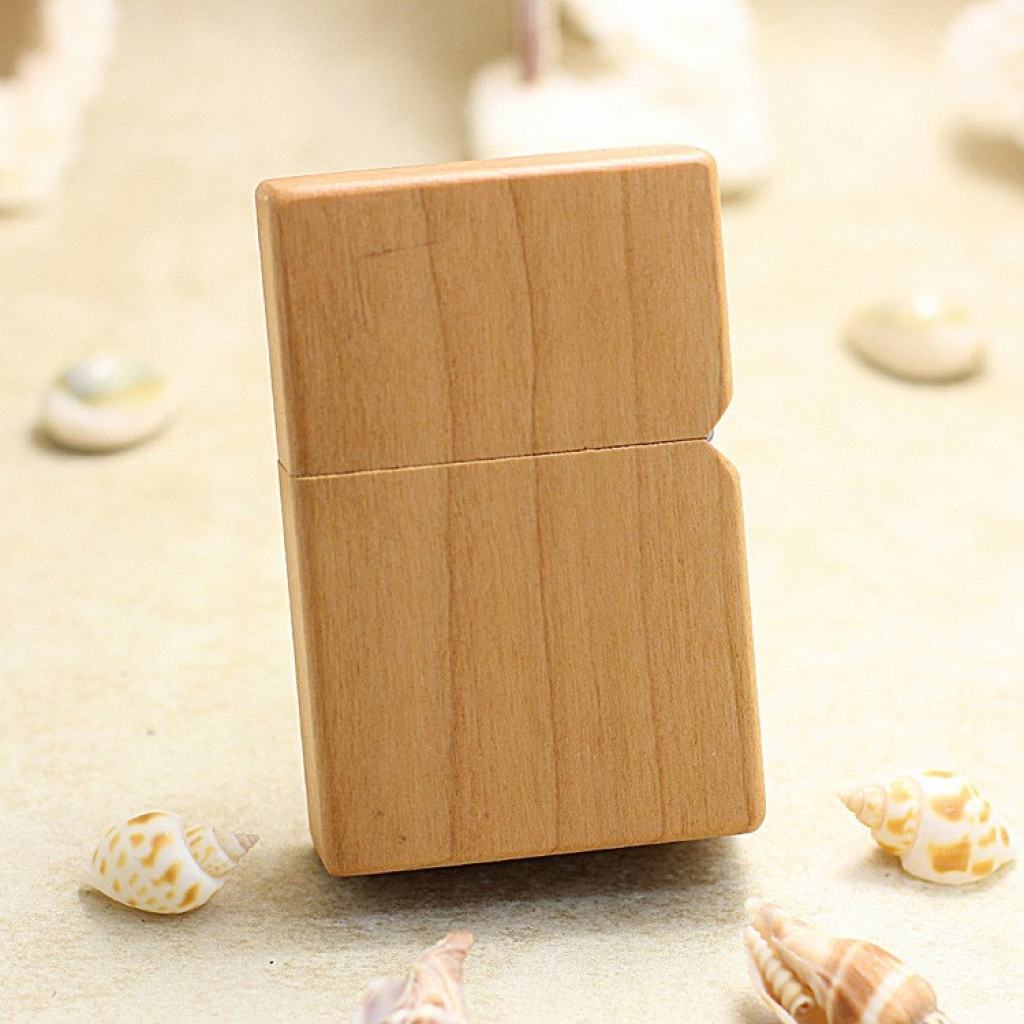Bật Lửa  Zippo Bọc Gỗ Anh Đào Biểu Tượng Chữ Thập Mạ Bạc