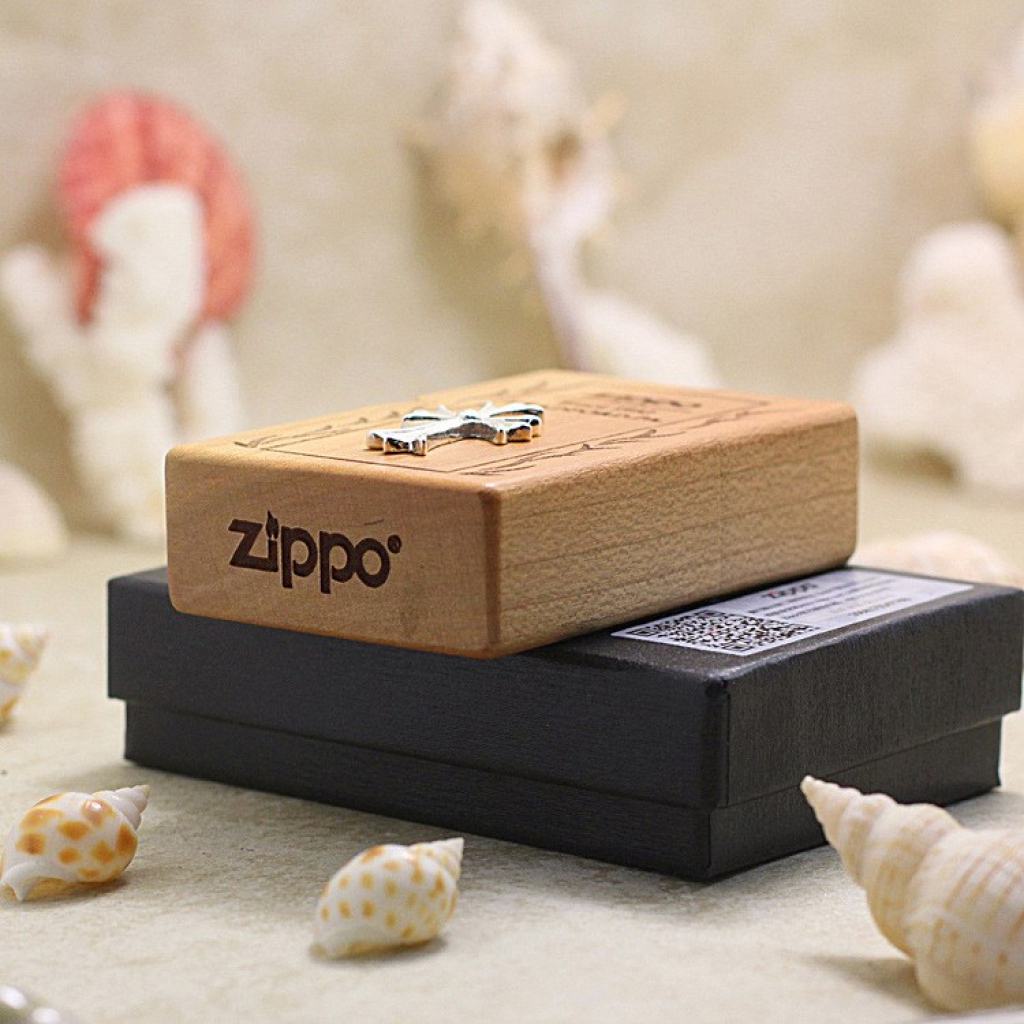Bật Lửa  Zippo Bọc Gỗ Anh Đào Biểu Tượng Chữ Thập Mạ Bạc